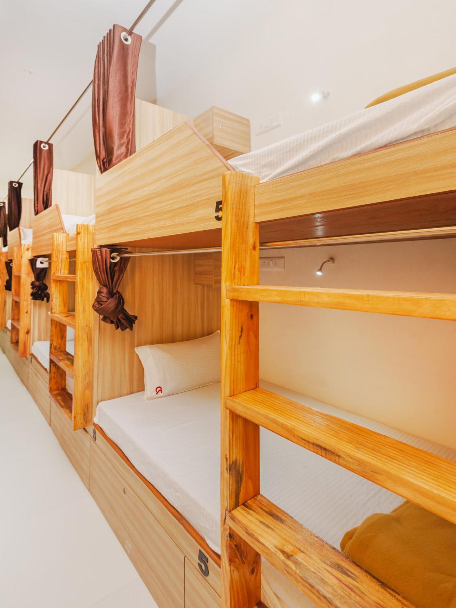 Sahara Dormitory Stay-Near Nesco Bombay Exhibition Centre Exterior photo